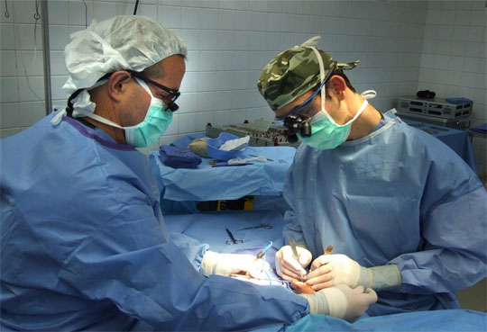 Controlarán entrada y salida de médicos