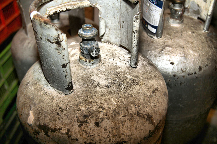 Primera empresa de gas clausurada