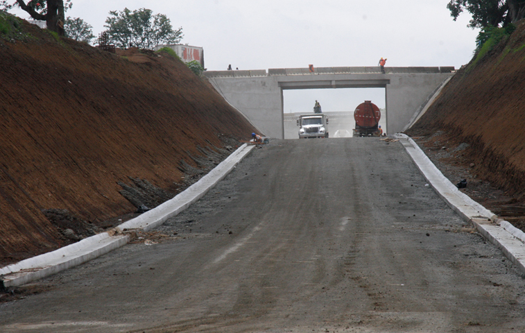Empiezan obras para avanzar con paso a desnivel