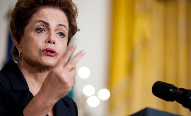 Presentan juicio político a brasileña Rousseff en plena crisis