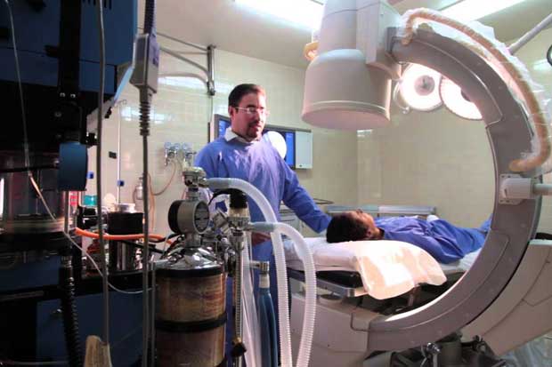 Hospital San Carlos inició hoy operaciones de rodilla y de cadera