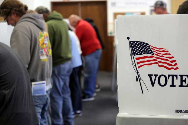 Latinos utilizaron vigilias, protesta y taxis gratis para elecciones de Estados Unidos