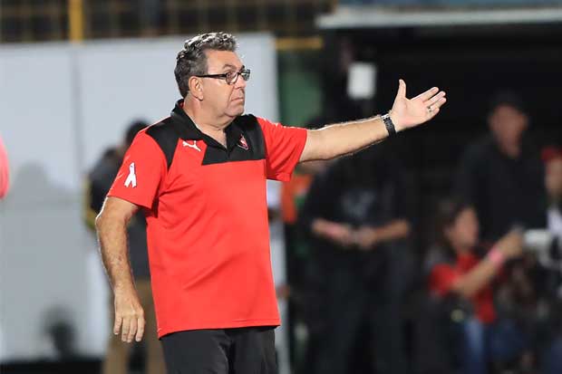 Alajuelense despide a Guilherme Farinha y a Víctor Badilla