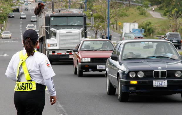 Lunes vuelve restricción vehicular