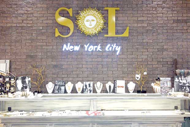 Tienda Sol New York dona el 25% de sus ventas de la línea Good Works Good People a causas sociales
