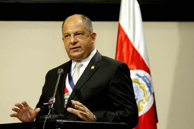 Presidente Solís anunció cero crecimiento en el presupuesto del próximo año