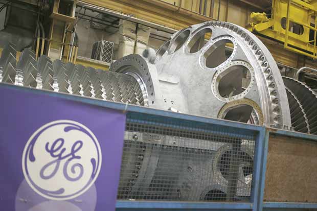 GE se ve obligada a rebajar pronóstico de ganancias para 2017
