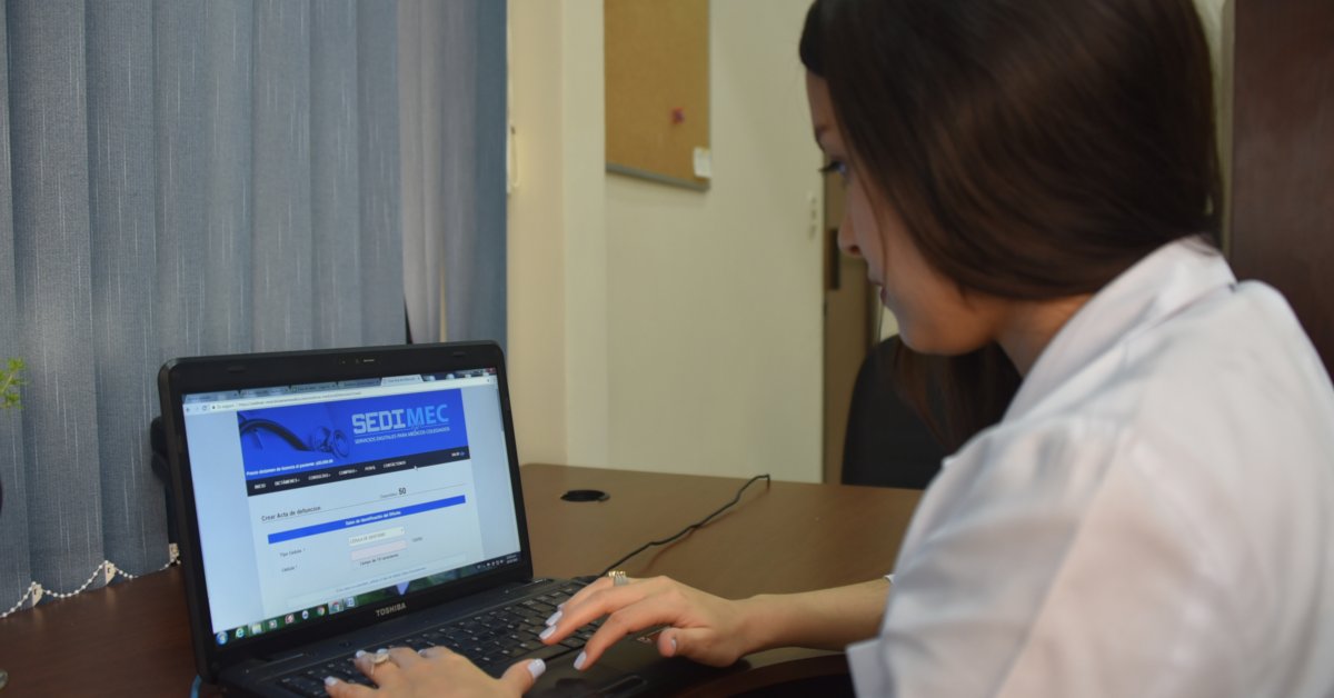 Médicos privados tienen tres meses para pasar a certificados digitales de defunción
