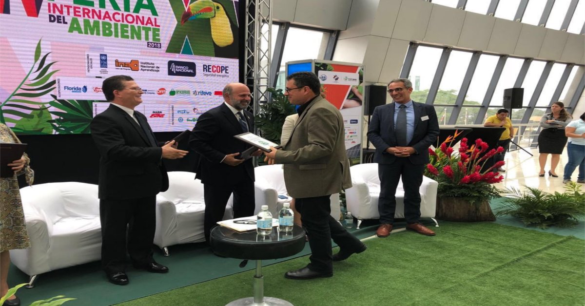 MINAE otorga premio de excelencia ambiental a Recope