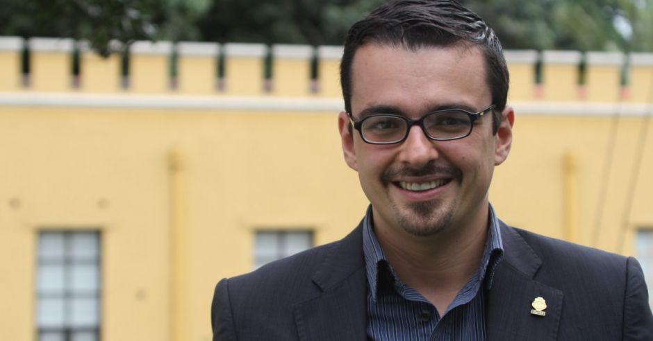 Comisión fiscal aprueba no cobrar IVA a educación privada