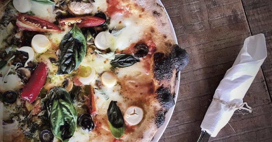 Pizzabar celebra aniversario con tapas y cocteles a $1