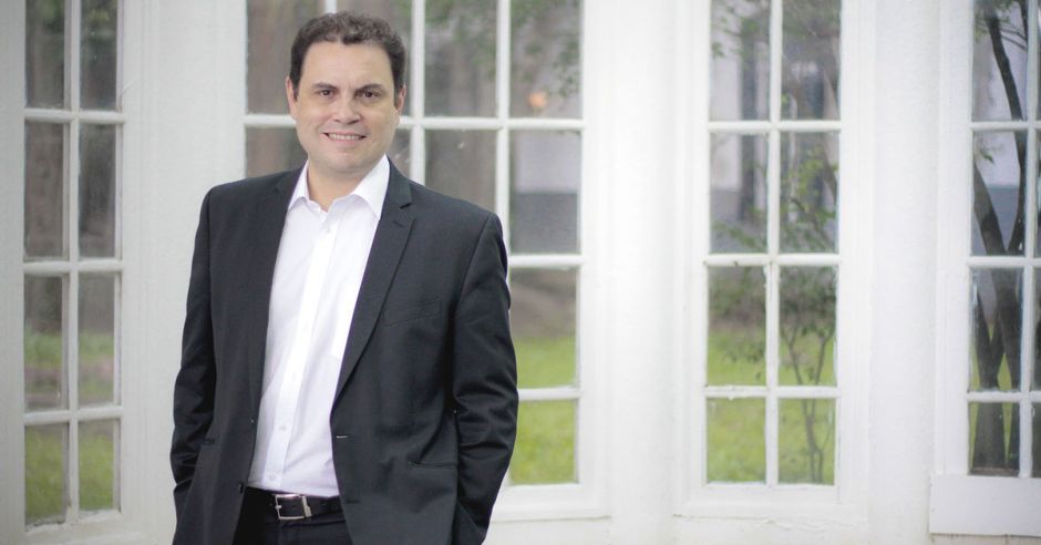Carlos Ricardo Benavides: “No se puede hacer una cosa en oposición y hacer lo contrario como gobierno”