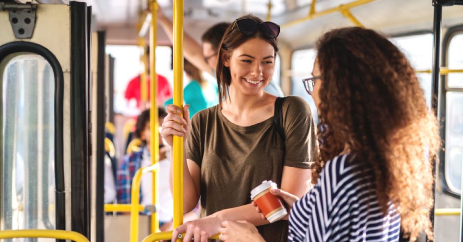 Acceso seguro a transporte público es clave para incrementar participación laboral de las mujeres