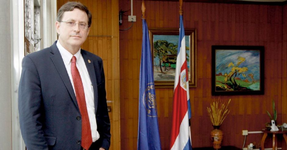 "Es falso que la Caja cedió en todo durante la negociación con los sindicatos": Macaya