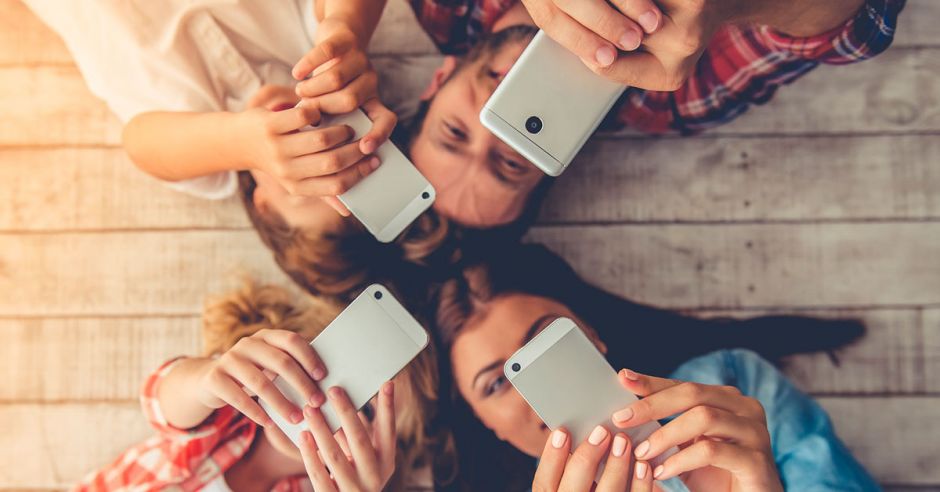 Ahorre al contratar un plan familiar de telefonía móvil