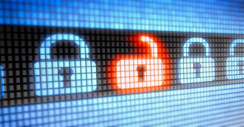 Un 57% de los adultos mayores apunta sus contraseñas de Internet en un papel