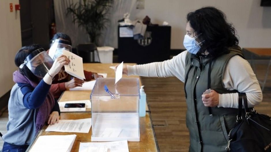 Elecciones en Cataluña: los partidos independentistas logran mayoría en las votaciones al Parlamento
