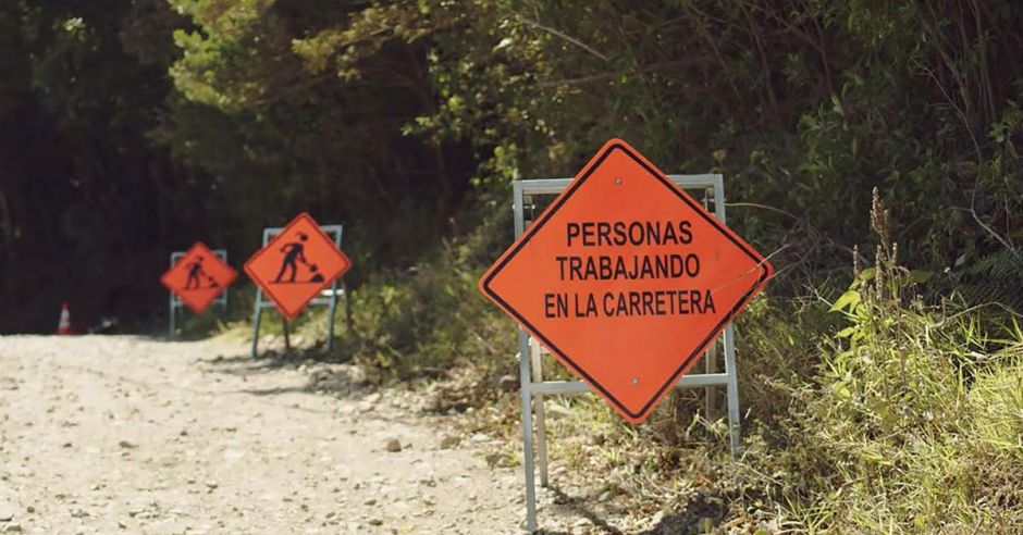 Microempresas integradas por vecinos repararán vías de ocho cantones puntarenenses