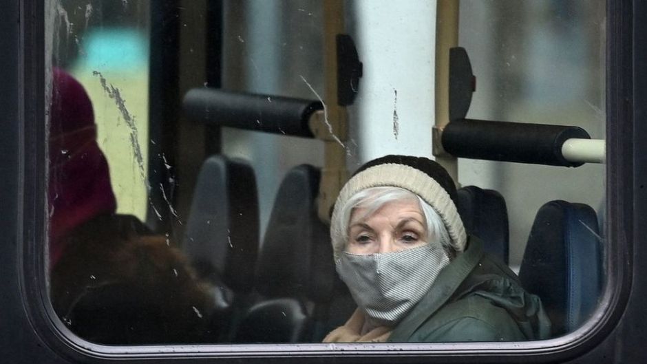 Ómicron: 4 incertidumbres que aún tenemos sobre la covid-19 a casi dos años de su aparición