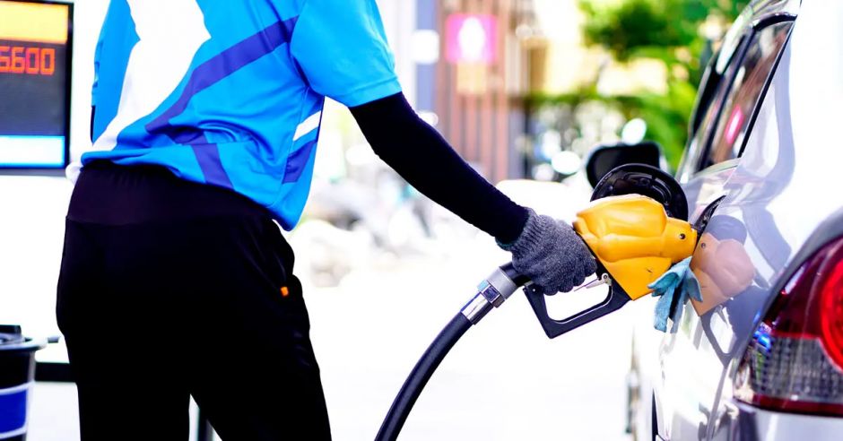Impuesto a combustibles se congelaría por seis meses
