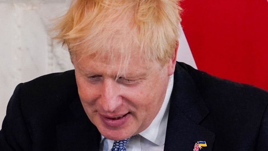 Boris Johnson sobrevive al voto de confianza impulsado por su propio partido en Reino Unido