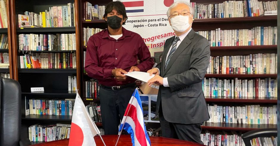 Alumnos de Isla Caballo no sufrirán más sed gracias a donación de $61 mil de Embajada de Japón