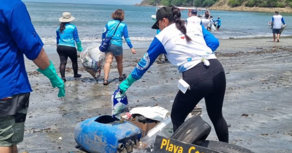 Casi 450 kilos de residuos fueron recolectados alrededor del Parque Nacional Isla San Lucas