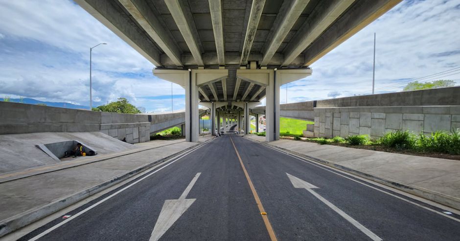 Empresarios de La Uruca celebran la apertura del viaducto elevado