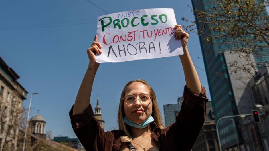 ¿A favor o en contra? Cuáles son los principales puntos de la segunda propuesta constitucional que se vota este domingo en Chile (y sus diferencias con la Constitución actual)