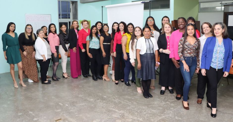 Más de 80 mujeres de Pavas recibieron apoyo para incursionar al mundo laboral