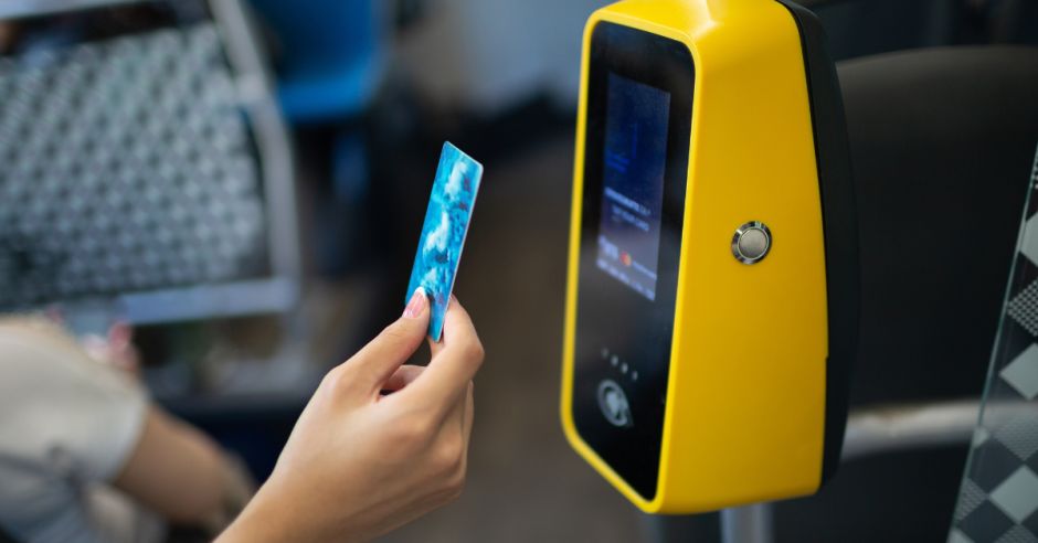 135 mil vecinos de Desamparados, San José, La Unión y Curridabat ya pueden usar tarjetas, celulares y relojes para pagar el bus
