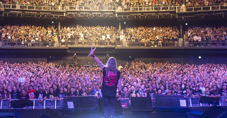 Baterista de Iron Maiden Nicko McBrain se retira