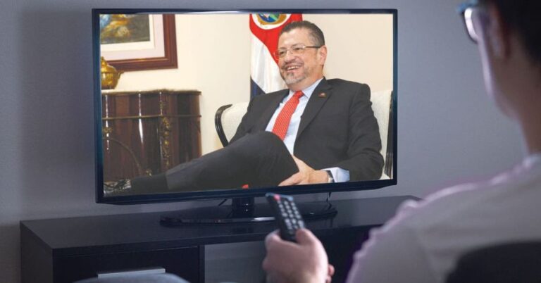 TSE ordena a Rodrigo Chaves detener cambios en concesiones de radio y televisión hasta después de elecciones