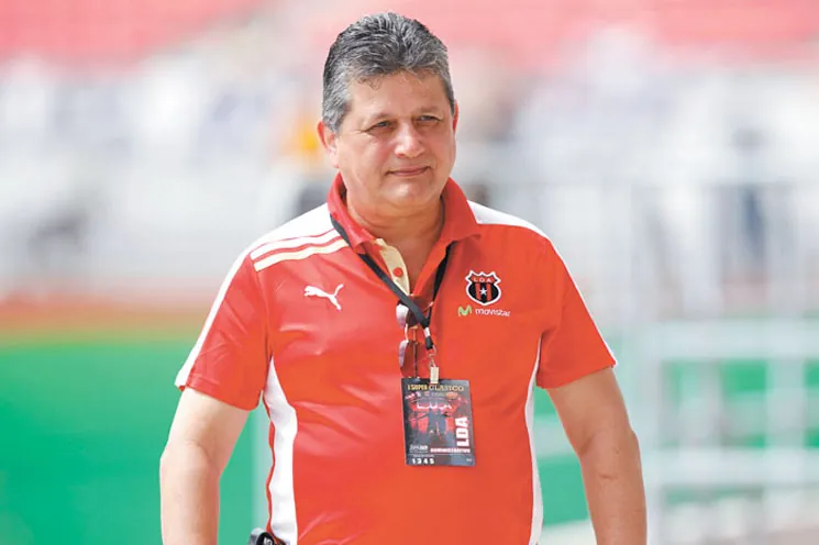 Raúl Pinto… siempre en la mira - Periodico La República