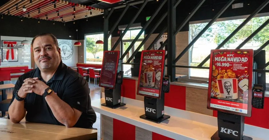 KFC moderniza su servicio en Costa Rica con kioskos digitales y atención personalizada
