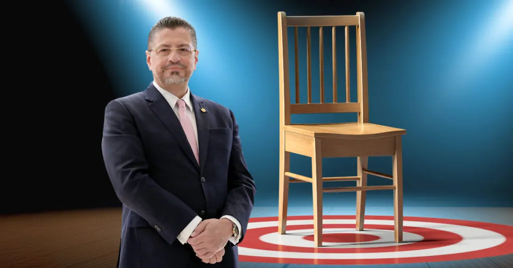 ¿Es Rodrigo Chaves el centro de la campaña política sin ser candidato?