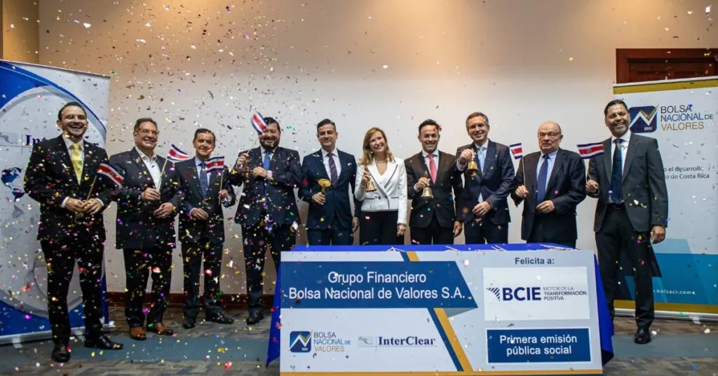BCIE “toca la campana” en Costa Rica tras concretar su primera emisión histórica de bonos sociales