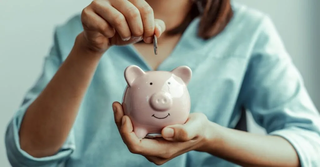 “Ahorro hormiga”: 3 consejos para convertir gastos pequeños en oportunidades para ahorrar