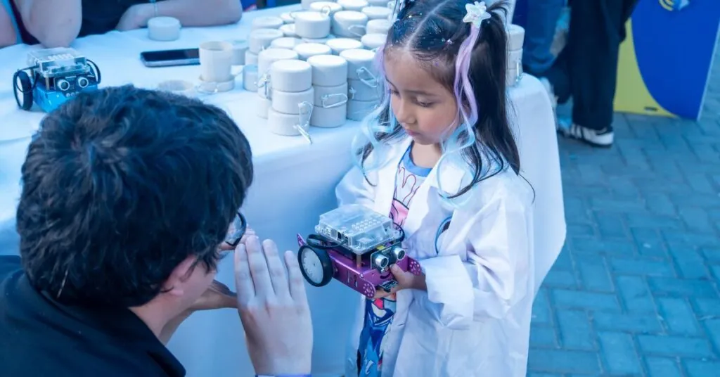 TEC inspira a más de cien niñas a descubrir su pasión por la ciencia y la tecnología