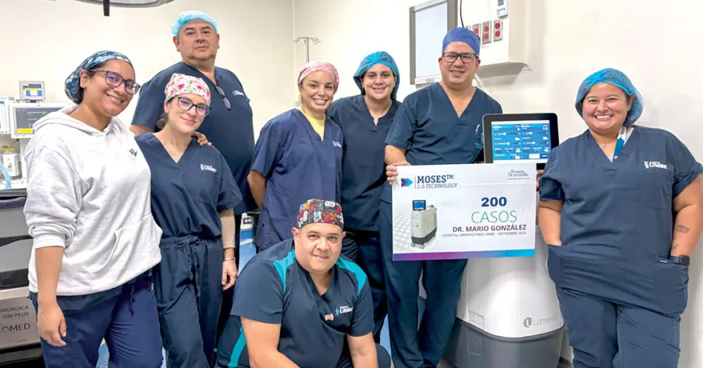 El médico Mario González alcanza 200 cirugías con procedimiento que revoluciona la urología costarricense