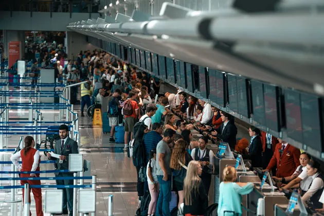 Aeropuerto Juan Santamaría activa su plan de temporada alta más robusto en una década ante el aumento de rutas y pasajeros