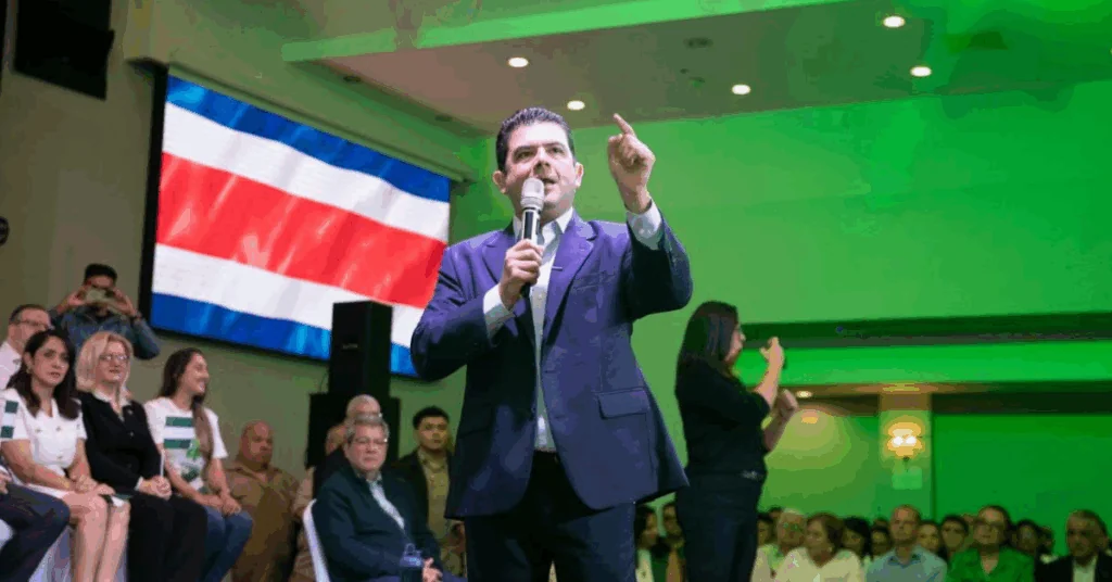 Álvaro Ramos señala que el nuevo presidente saldrá entre Laura Fernández y él