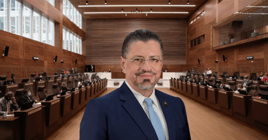Rodrigo Chaves confirma comparecencia ante diputados y pide a seguidores que lo acompañen