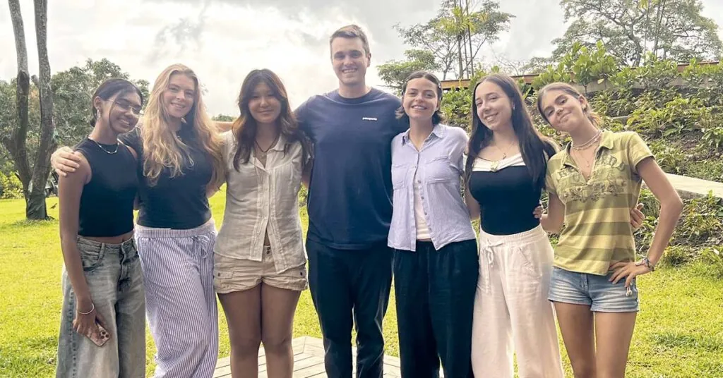 Estudiantes del Colegio del Mundo Unido analizan crisis globales en artículos especiales para La República