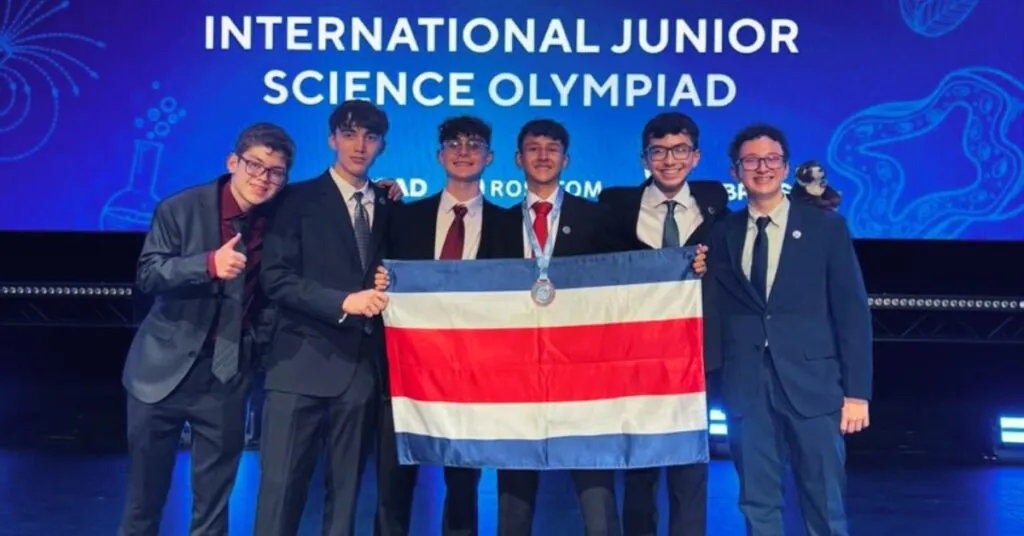 Joven tico gana bronce en Olimpiada Internacional de Ciencias