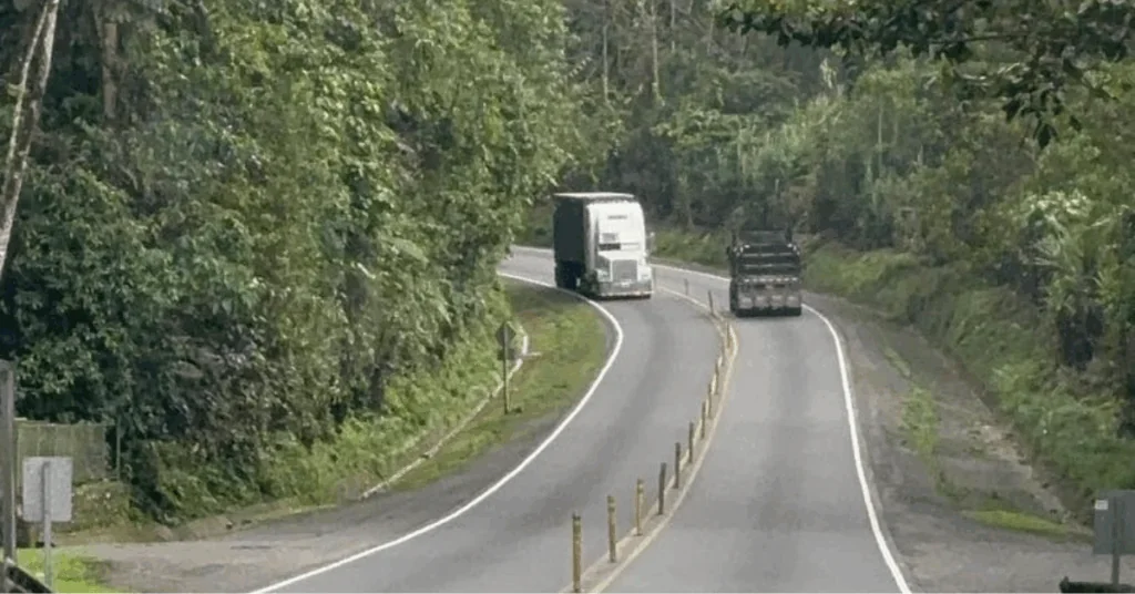 Ruta 32 reabre tras cierre provocado por fuertes lluvias y caída de material