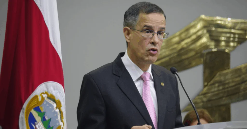 Expresidente del TSE Luis Antonio Sobrado pide a ticos defender la democracia del
