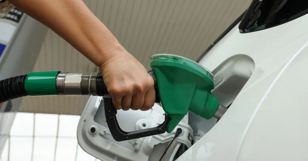Combustibles apuntan a otra rebaja en febrero