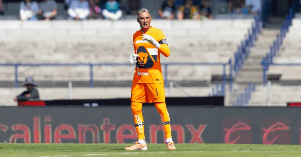 Keylor Navas vuelve a ser figura en empate de Pumas frente a León