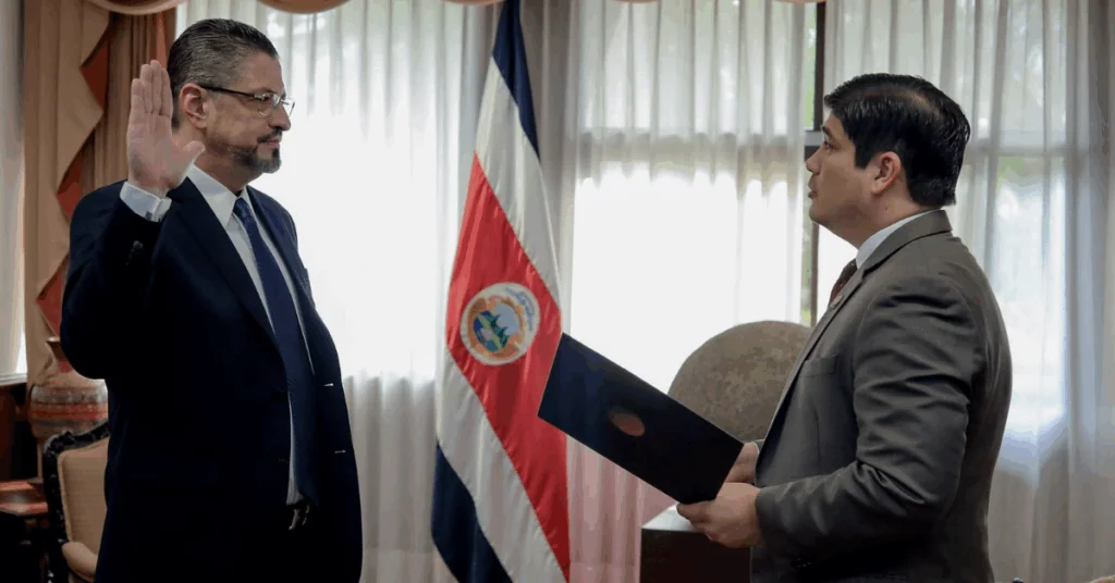 Carlos Alvarado pide perdón a Costa Rica por haber traído al país a Rodrigo Chaves - Periodico La República
